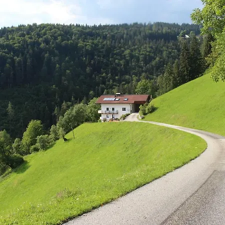 アパート By Josef Lanzinger *